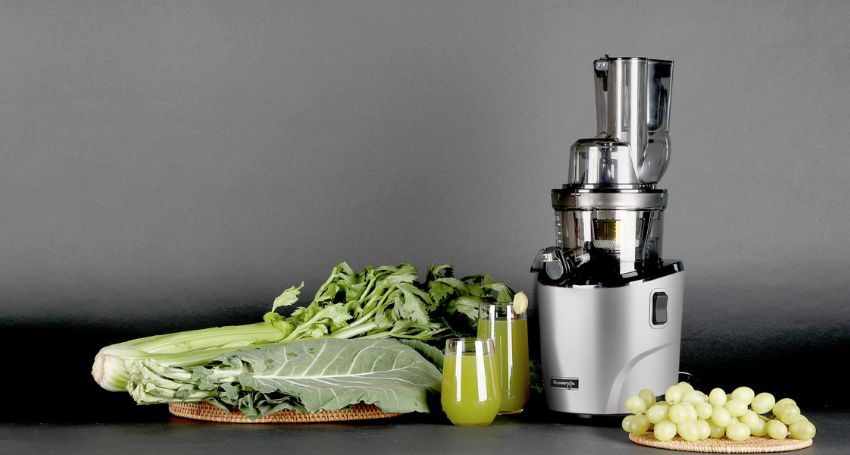 Extracteur de jus Kuvings Revo830 sur plan de travail Extracteur de jus Kuvings Revo830 sur plan de travail